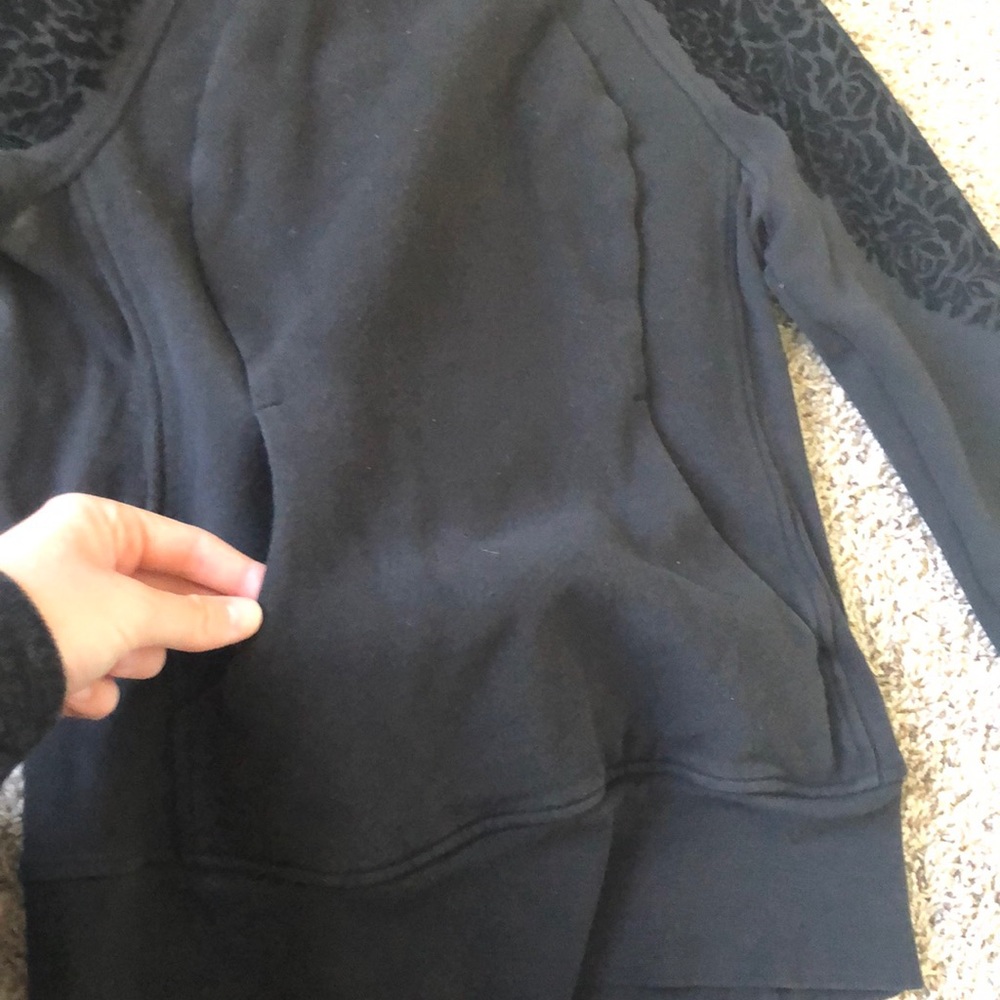 Lululemon sweatshirt - Picture 6 of 8